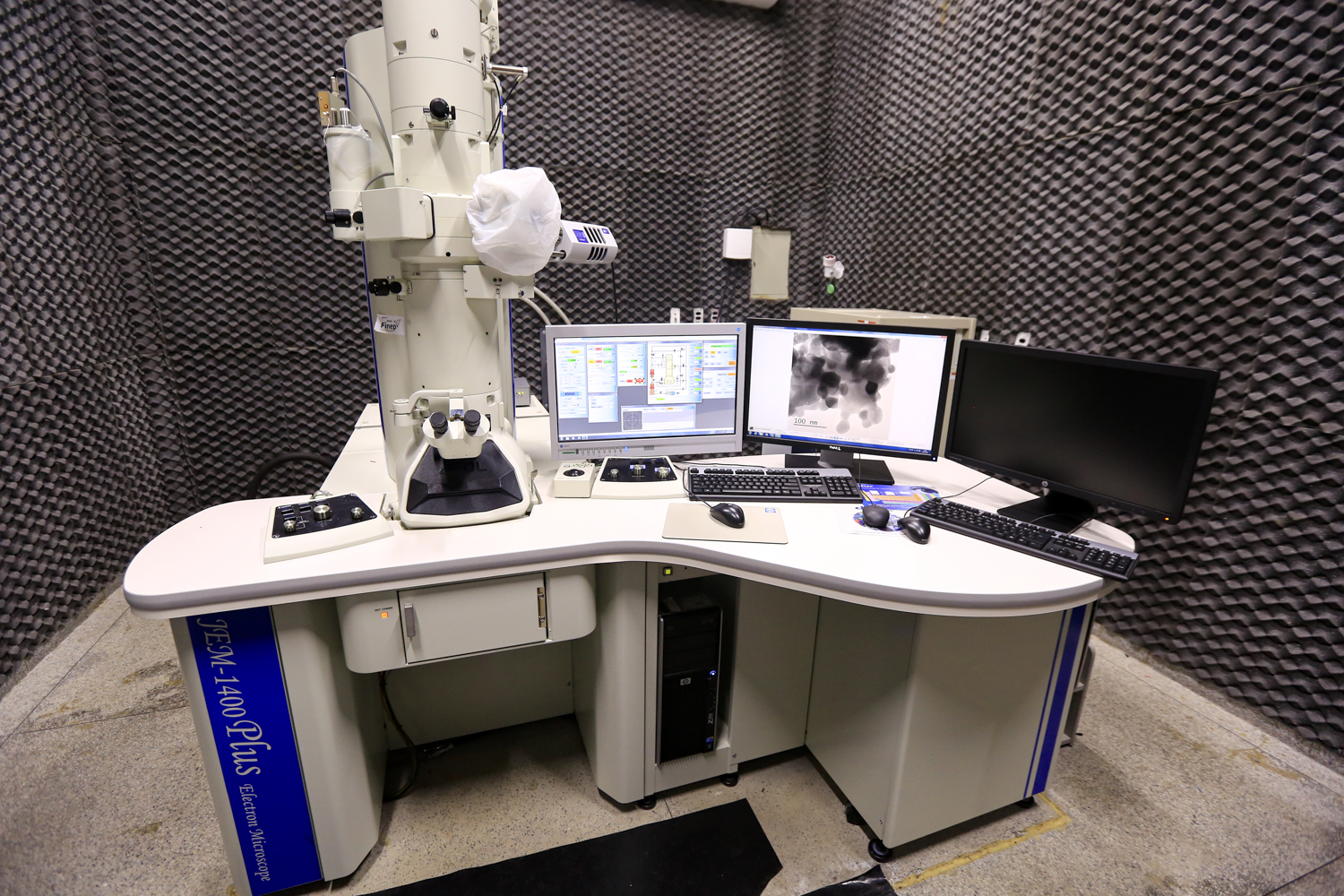 Microscópio eletrônico de transmissão JEM1400plus do CMNano-UFS.