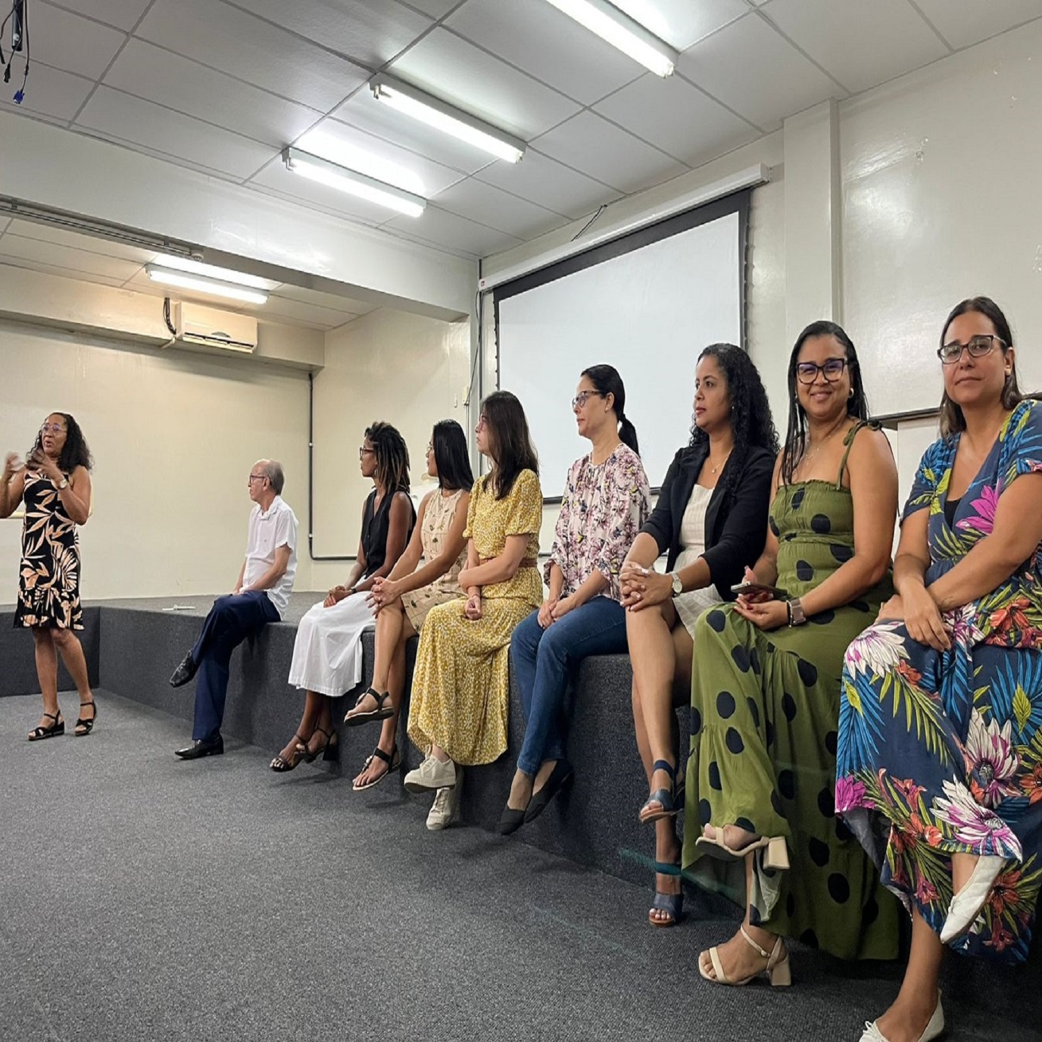 A diretora do SIBIUFS Selma Santos coordenou o workshop, que teve a presença do vice-reitor Rosalvo Ferreira. 